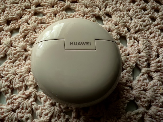 Huawei FreeBuds 7i – iespraud un aizmirsties!