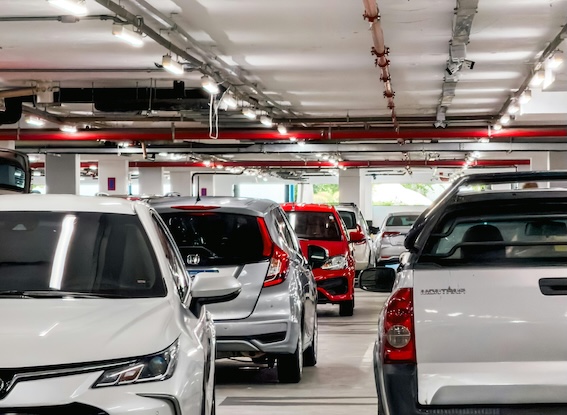 Sodu skaits mazināsies: parakstīts memorands, lai sakārtotu autostāvvietu nozari