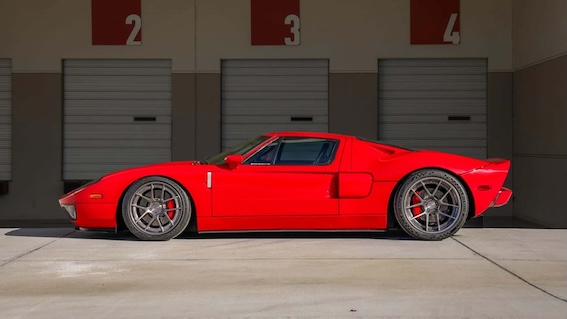 Kurš vēlas kļūt par "Ātrs un bez žēlastības" aktiera Pola Vokera unikālā Ford GT īpašnieku?