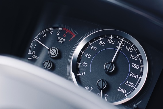 Pat jaunāki auto var būt riskanti – pētījumā atklāts, ka piecus gadus veci spēkrati Latvijā vidēji ir “attīti” par 80 000 km