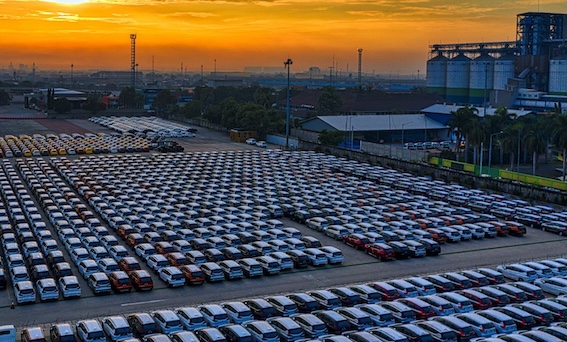 Ukrainas jaunu auto tirdzniecība atgriežas pirmskara apjomos un brīžiem par to apsteidz!